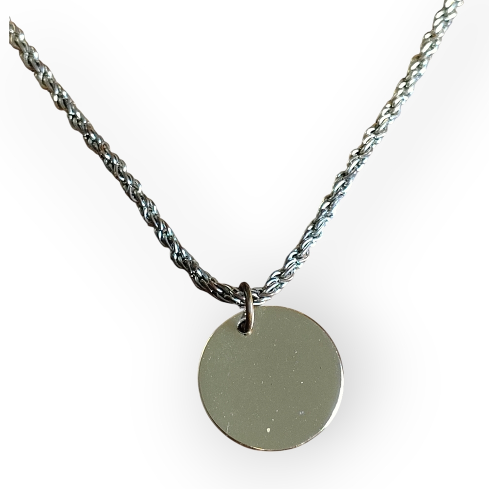 Elegant Silver Pendant Necklace - Picture 3 of 4